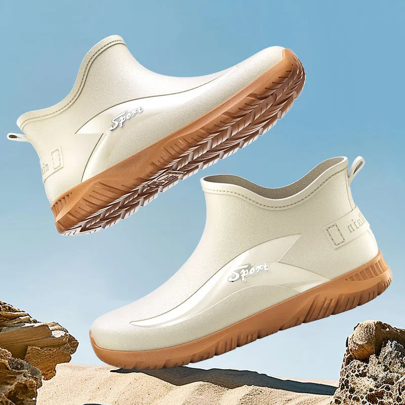 Men's flat heel rubber boots in beige and black colours with non-slip soles