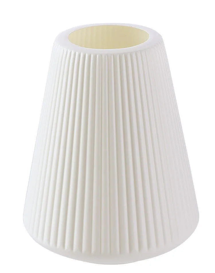 Melamine plastic decorative vase in blue colour measuring 16x20cm with simple design for flower displays