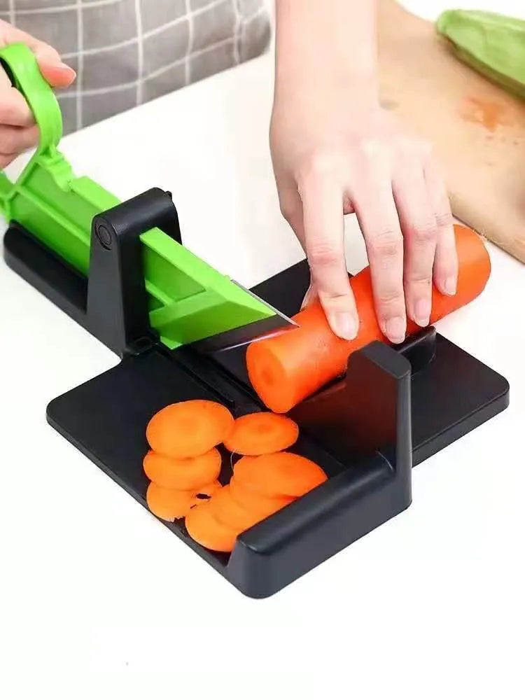 Green manual vegetable chopper with stainless steel cutting mechanism for potatoes and carrots