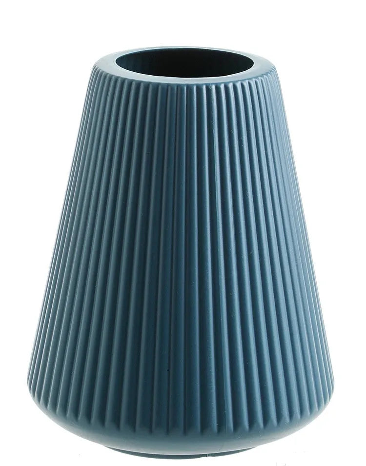 Melamine plastic decorative vase in blue colour measuring 16x20cm with simple design for flower displays