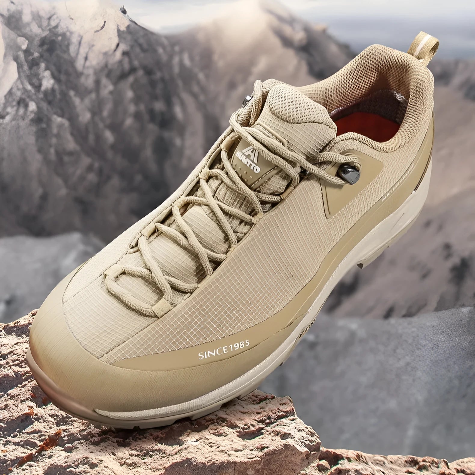 Men's low-top mountain climbing shoes in black with leather mesh upper and non-slip rubber outsole