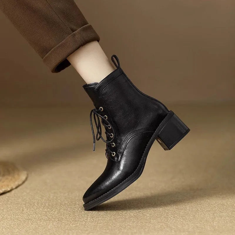 Women's black pointed-toe ankle boots with 5.5cm heel and 13cm shaft on artificial PU upper