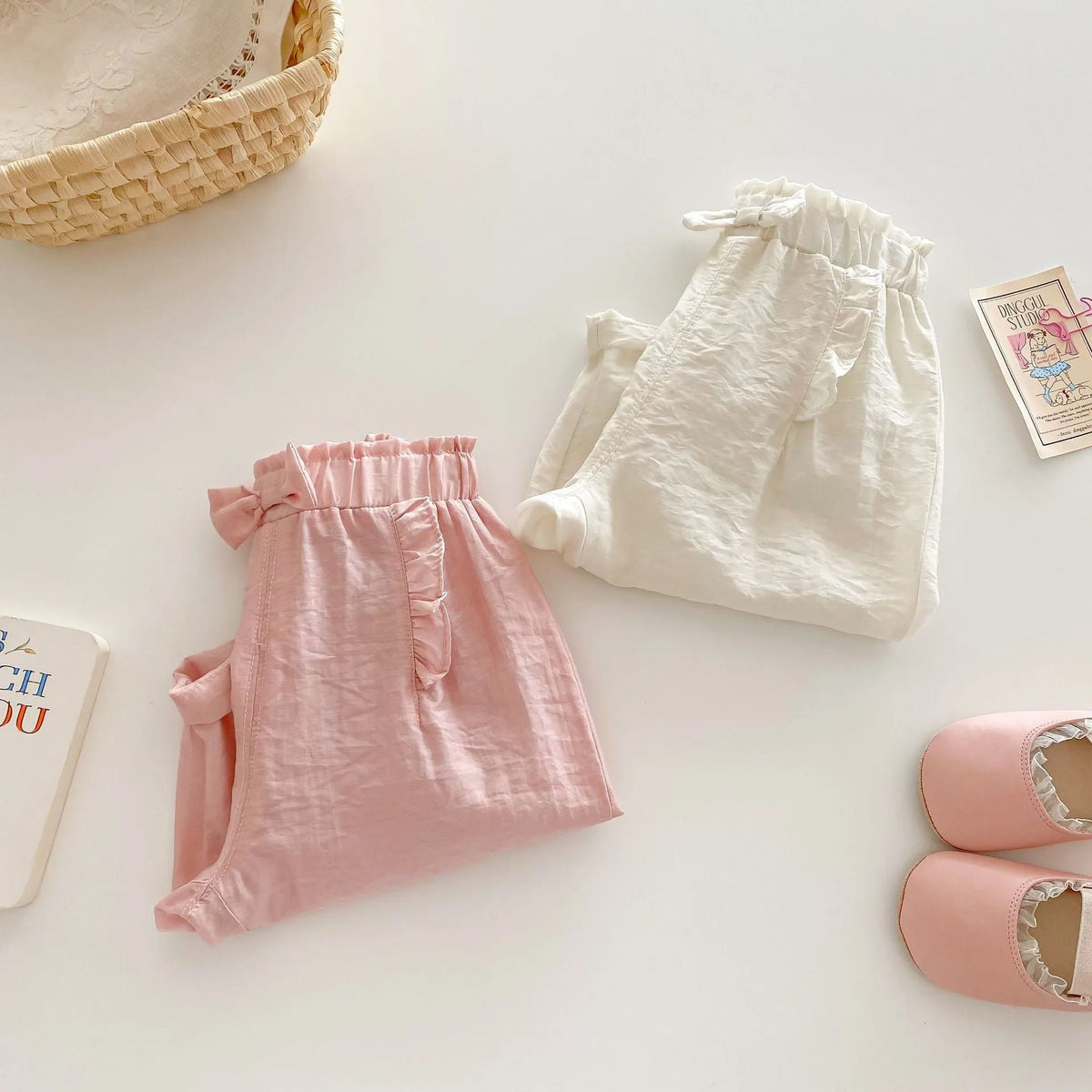 Girls' bow anti mosquito pants in cotton, solid colour, mid waist, available in rubber pink and cream beige, heights 73-120cm.