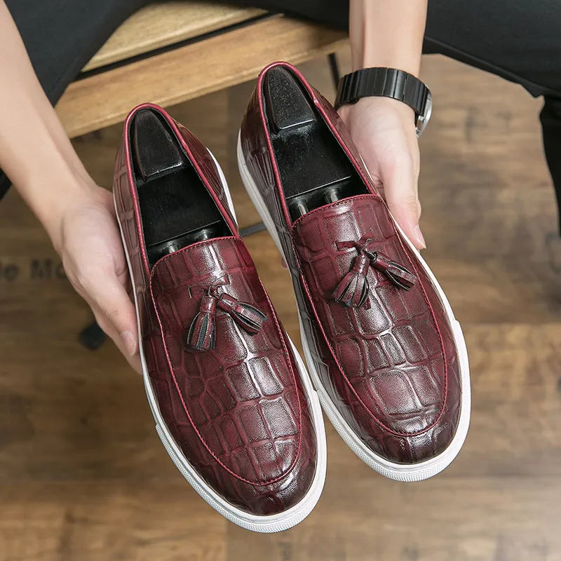 Men's business casual sneakers, artificial PU upper, rubber sole, black or wine red, sizes 38-47, low top with tassel detail.