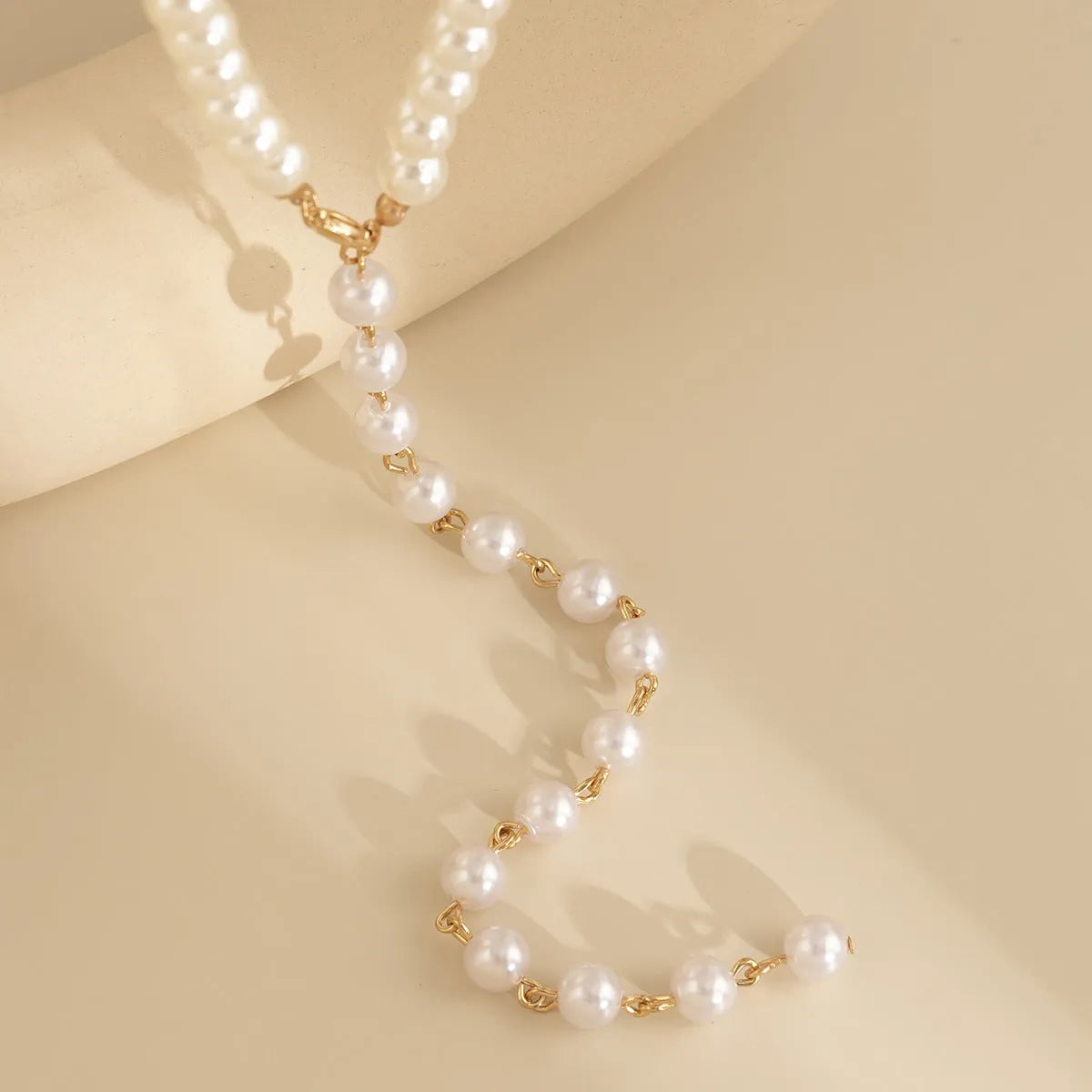 Round beads chain beaded pearl niche necklace with imitation pearl pendant in gold or white