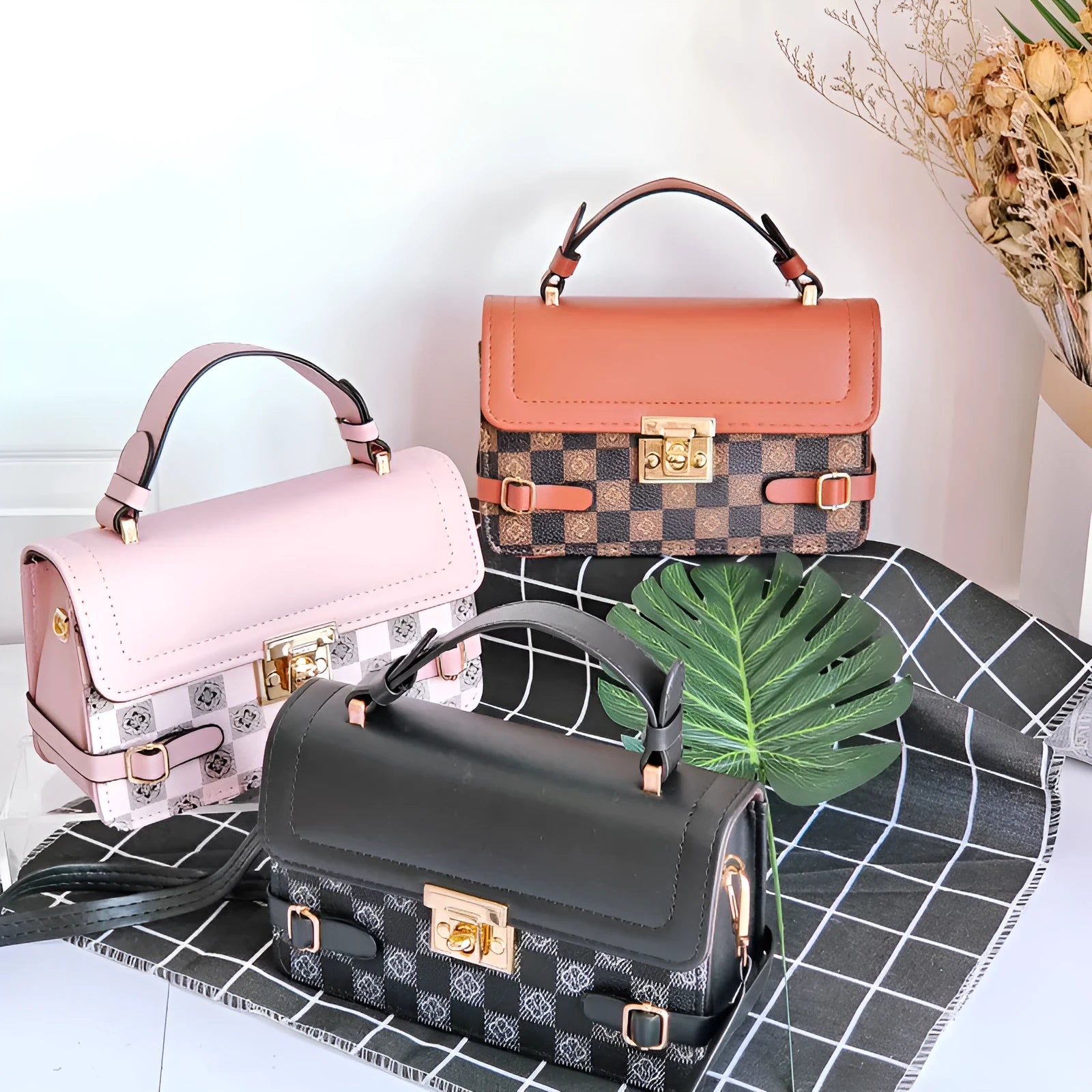 Retro small square pattern crossbody bag in structured PU leather with internal file bag organisation
