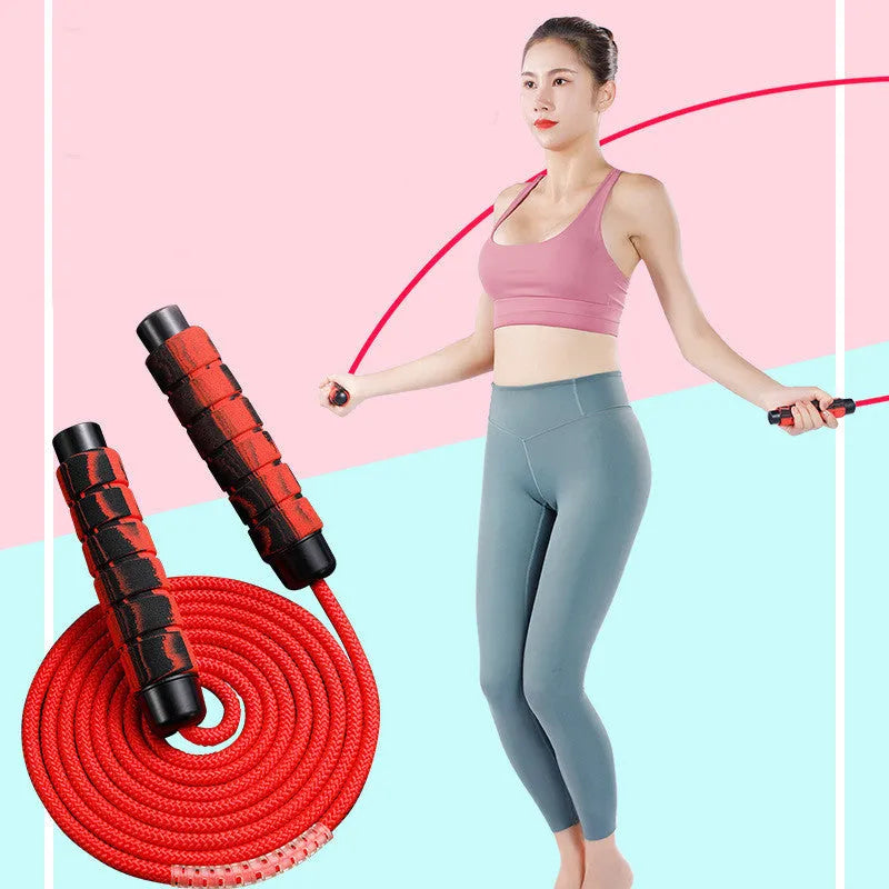 Red and grey skipping rope with 2.8m polyester rope, 16cm handles, and 4cm handle diameter.
