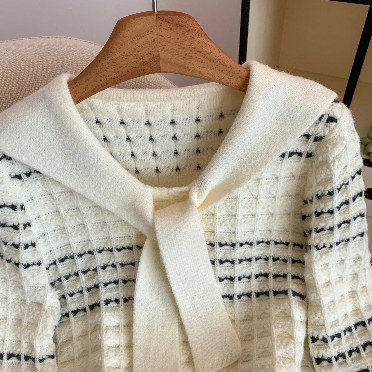 Womens thickened loose slimming sweater with princess sleeves and waves detail in polyester