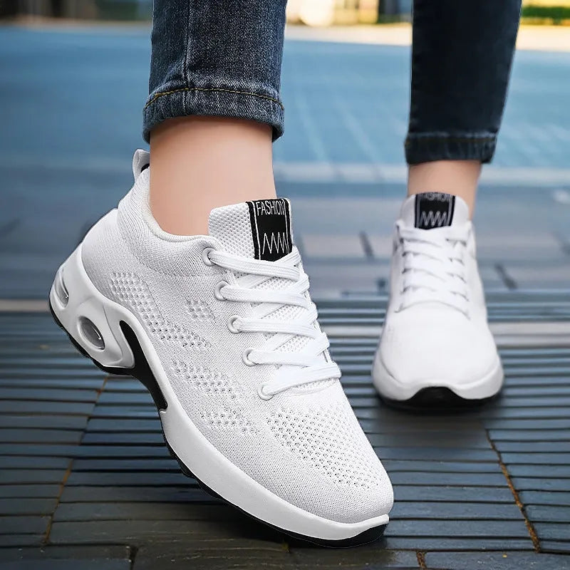 Women's breathable mesh sneakers with flat 1-3cm heel, round toe, PVC sole, in black or white