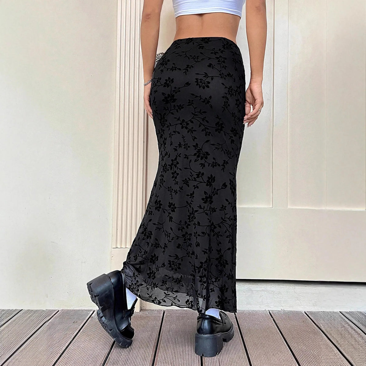 Dark green floral half-length fishtail skirt for women with medium elastic waist and polyester fabric