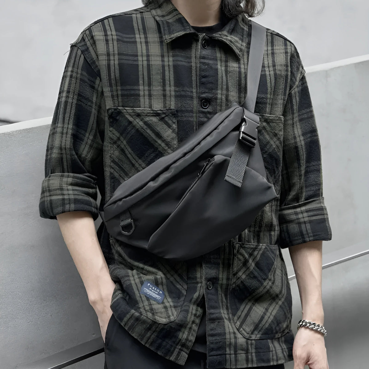 Black men's Japanese leisure slanted chest bag with visible sewing lines on Oxford fabric