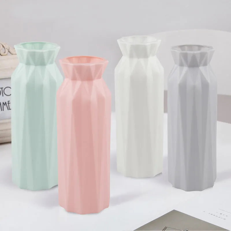 Drop-resistant melamine vase in grey, green, pink, or white with 7.2cm base diameter